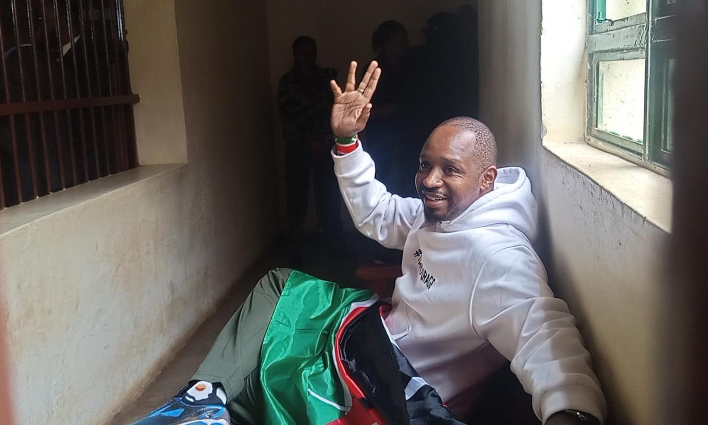 DCI washtaki Boniface Mwangi kwa kumpata na mikebe ya vitoa machozi, kasha tupu la risasi