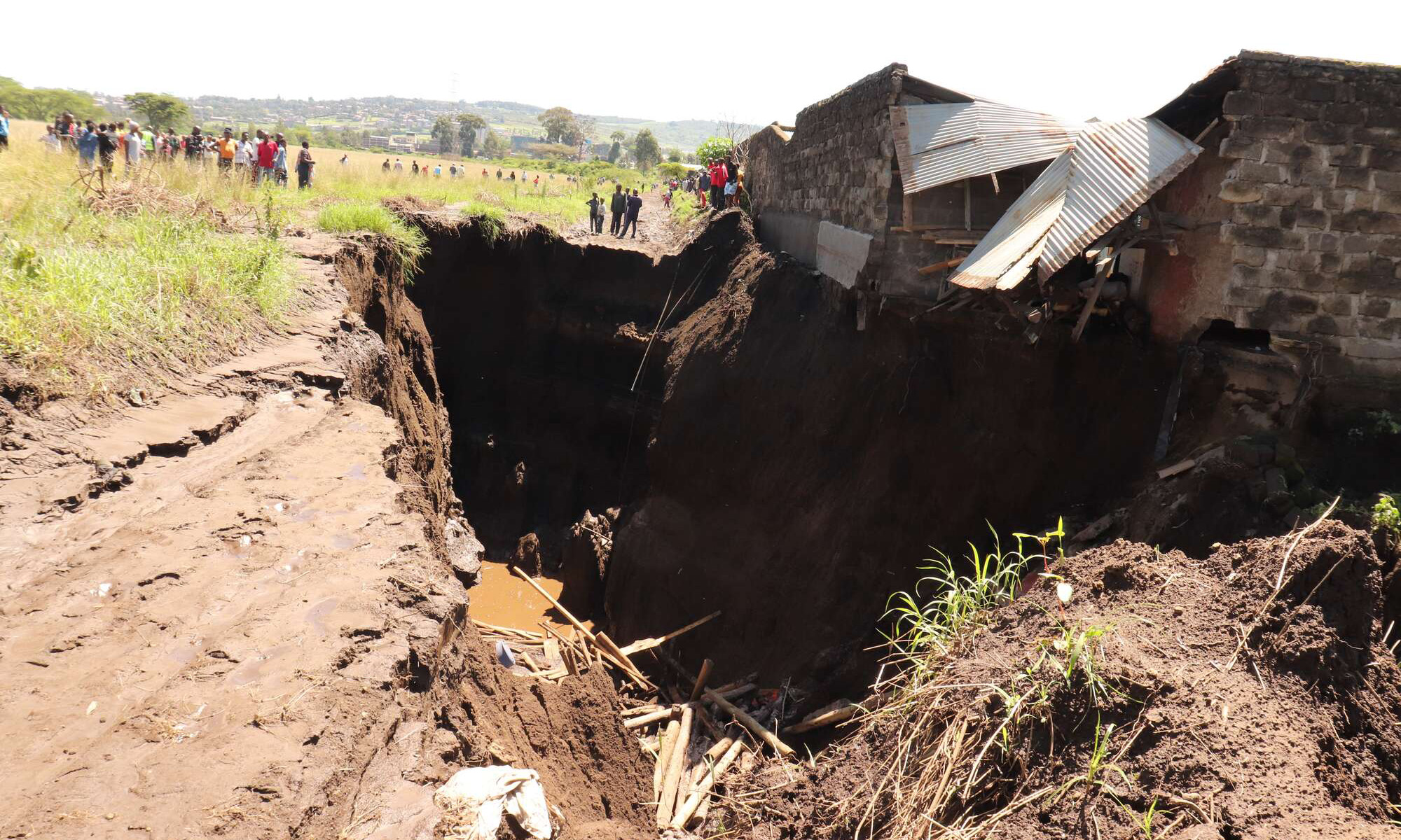 Wataalamu watoa sababu za ardhi kupasuka mara kwa mara Nakuru