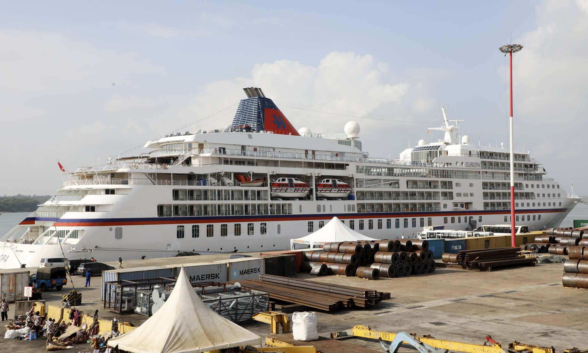 Meli iliyojaa wageni wa majuu yawasili na kuchangamsha utalii