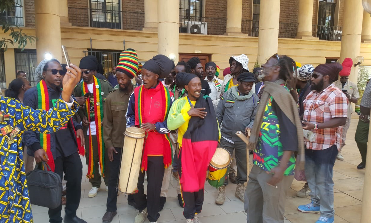 Jaji akataza Rastafarians kuingiza bangi kortini kama ushahidi