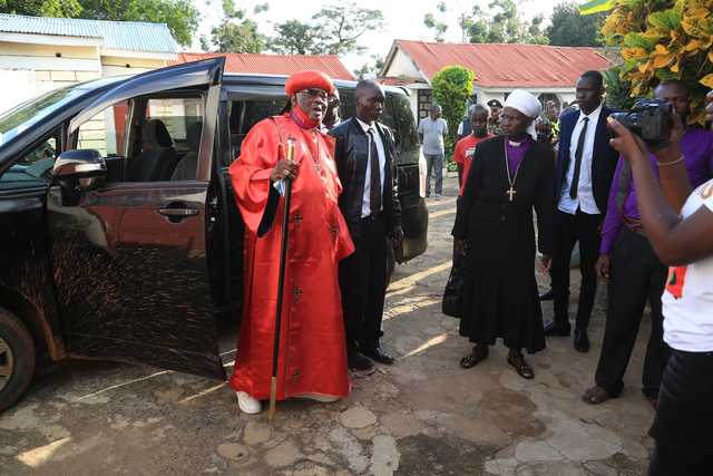 Padre John Pesa: Kiongozi wa kidini aliyeibua mijadala